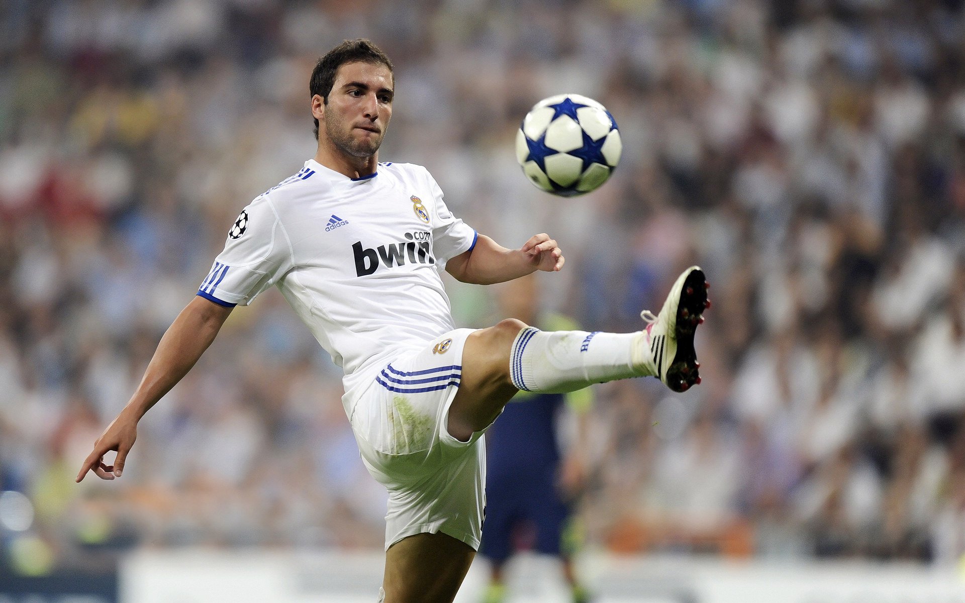 速度与技巧的较量，欧冠精彩瞬间分析，欧冠水平